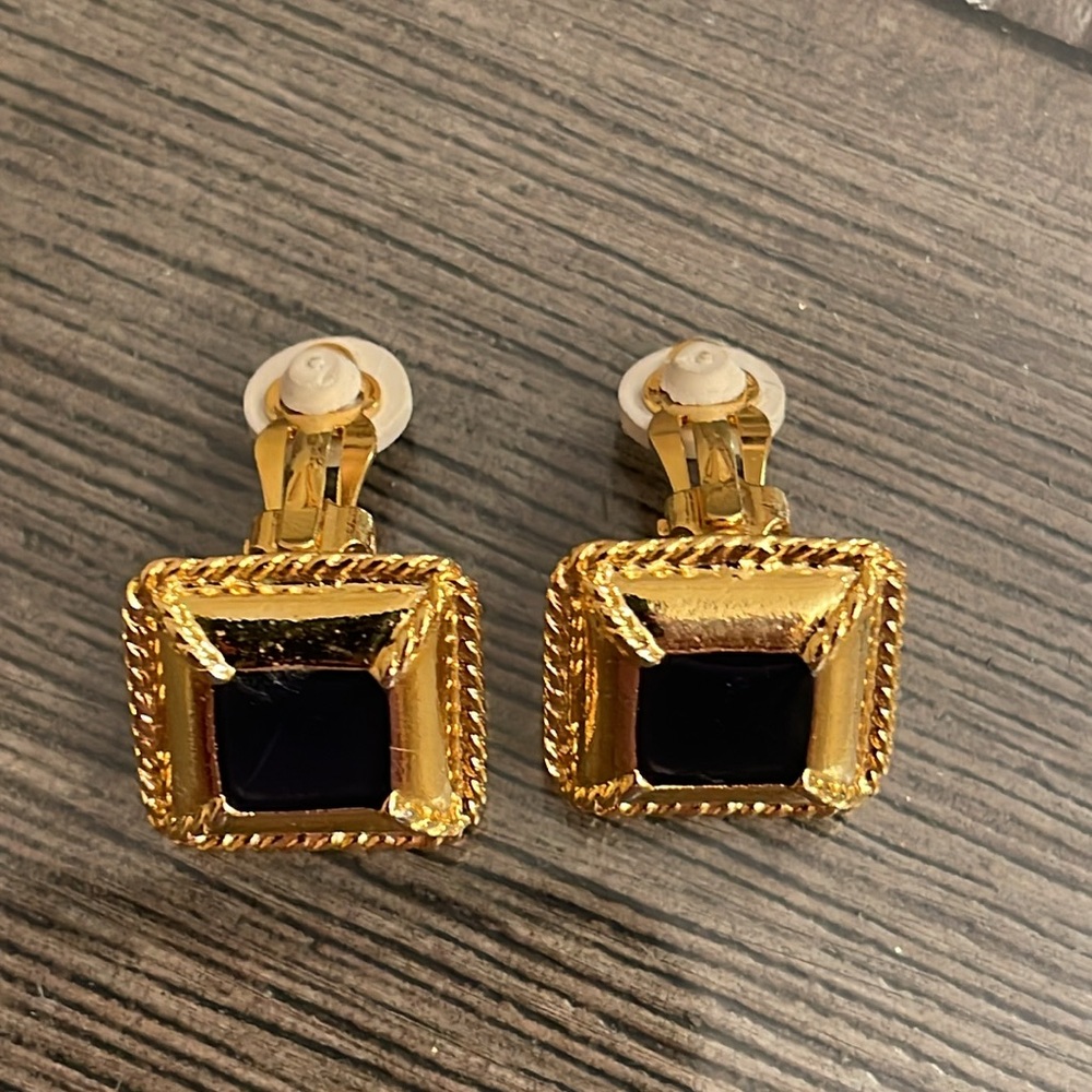 Vintage Anne Klein II Square Enamel Clip Earrings - Picture 4 of 13